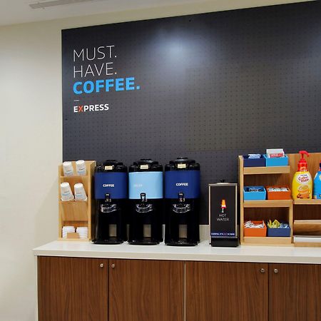 Holiday Inn Express Hotel & Suites Columbus By Ihg Exteriör bild