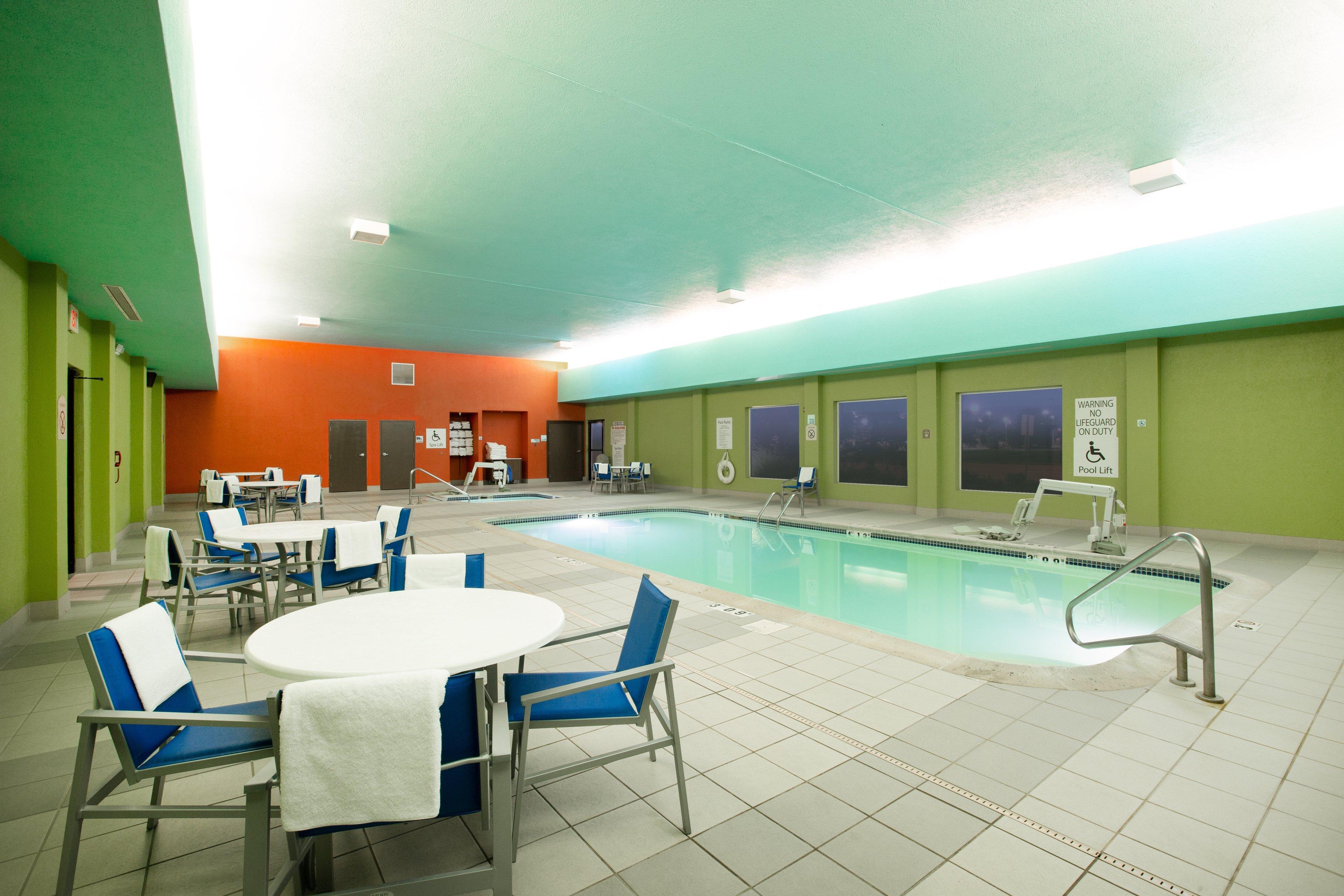 Holiday Inn Express Hotel & Suites Columbus By Ihg Exteriör bild