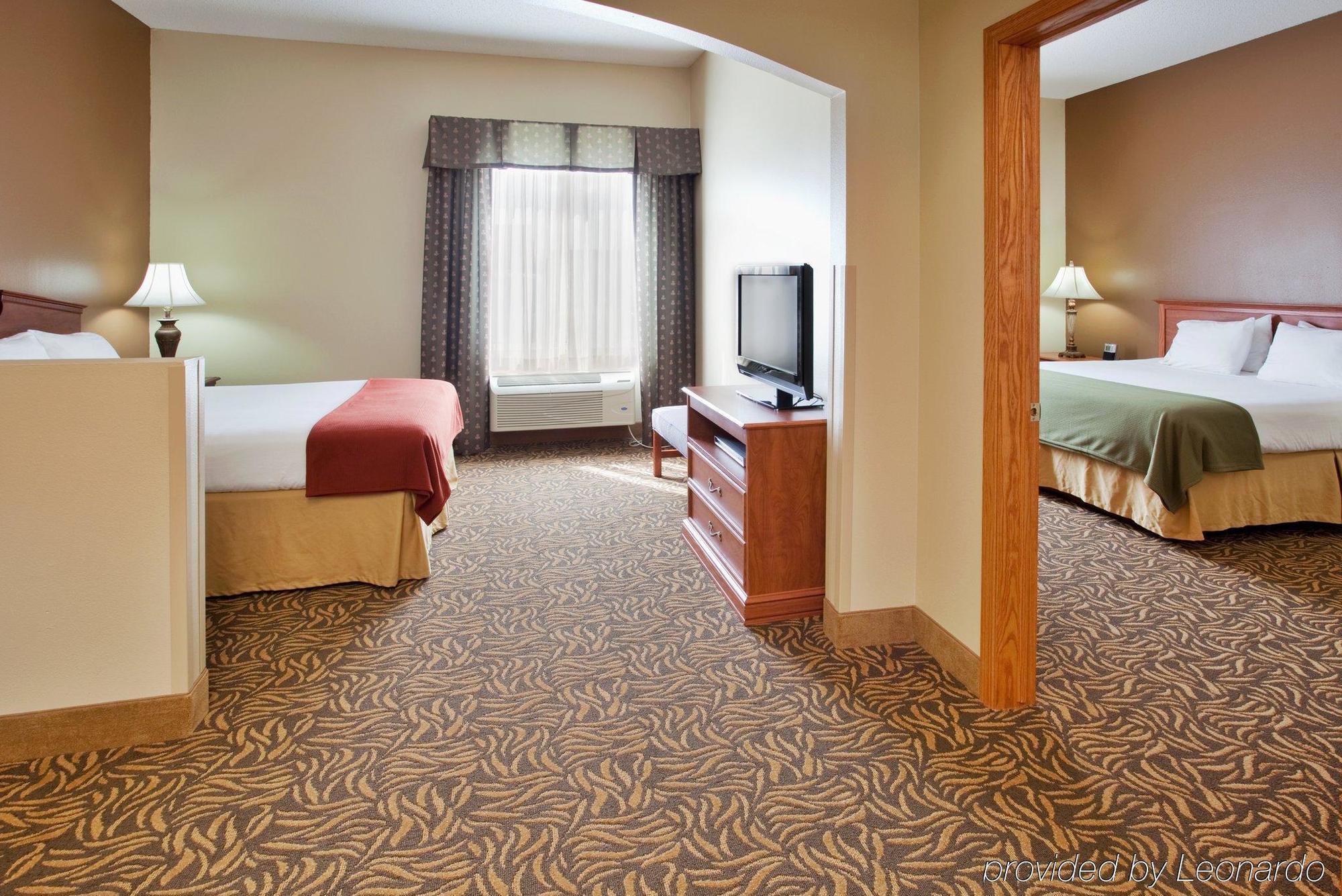 Holiday Inn Express Hotel & Suites Columbus By Ihg Exteriör bild
