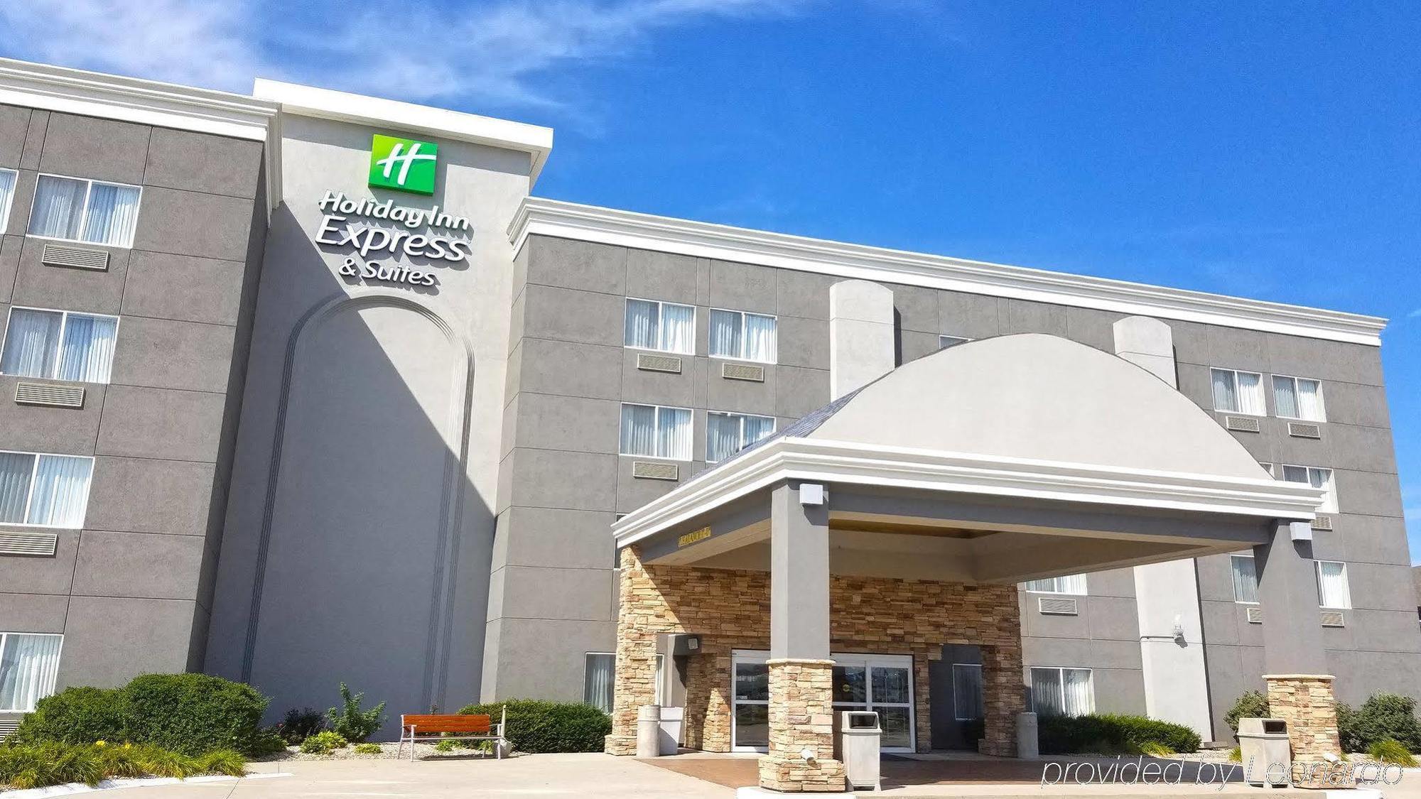 Holiday Inn Express Hotel & Suites Columbus By Ihg Exteriör bild