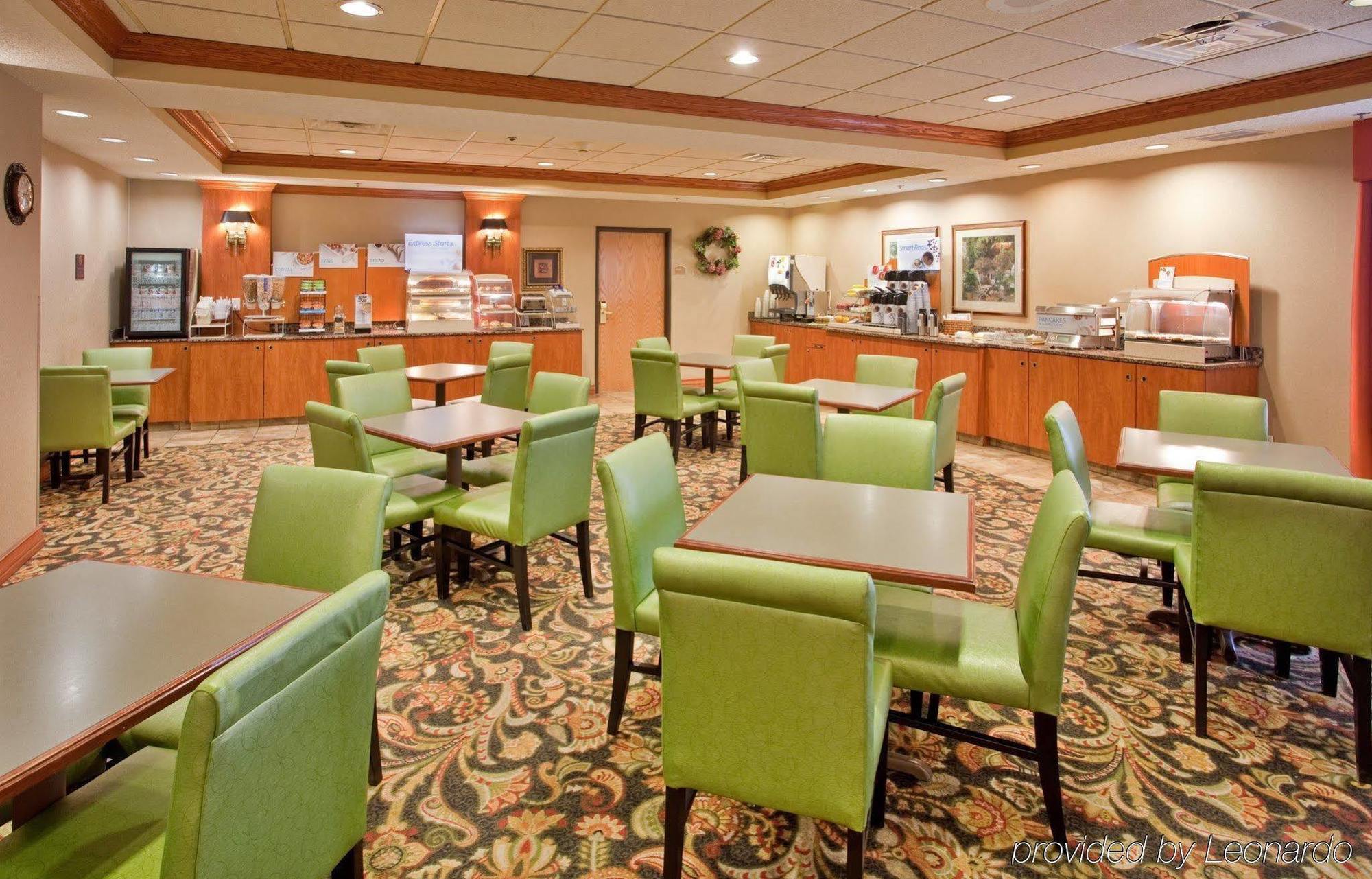 Holiday Inn Express Hotel & Suites Columbus By Ihg Exteriör bild