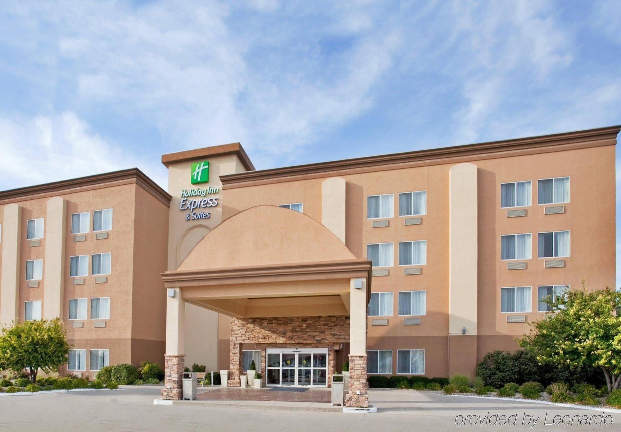 Holiday Inn Express Hotel & Suites Columbus By Ihg Exteriör bild