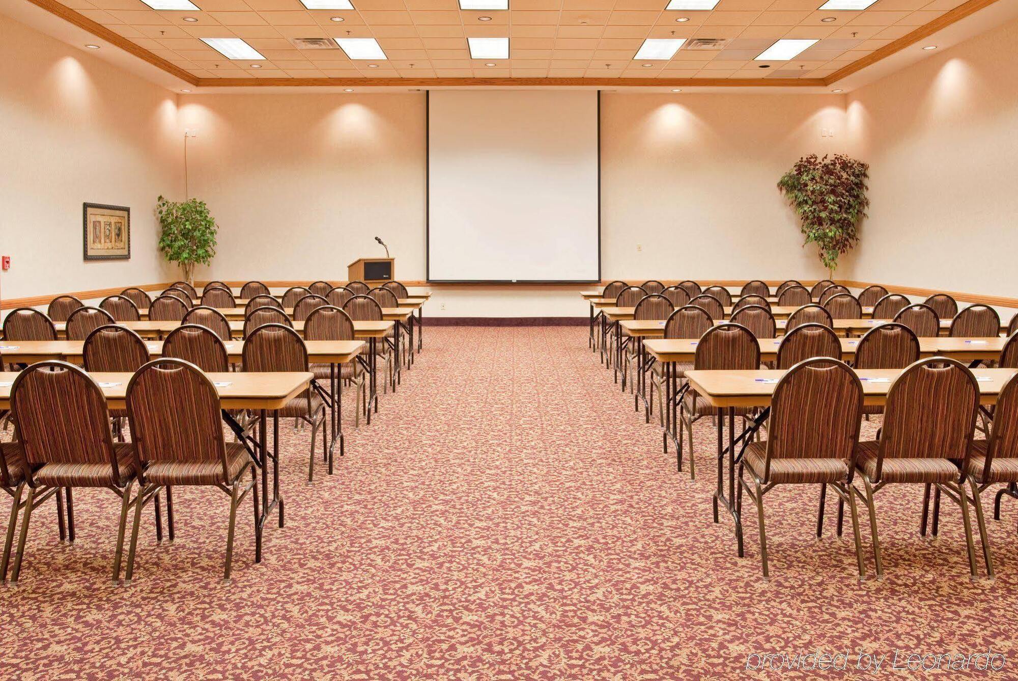 Holiday Inn Express Hotel & Suites Columbus By Ihg Exteriör bild
