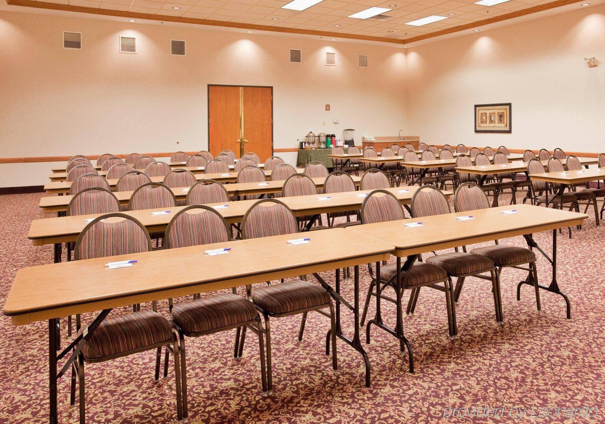 Holiday Inn Express Hotel & Suites Columbus By Ihg Exteriör bild