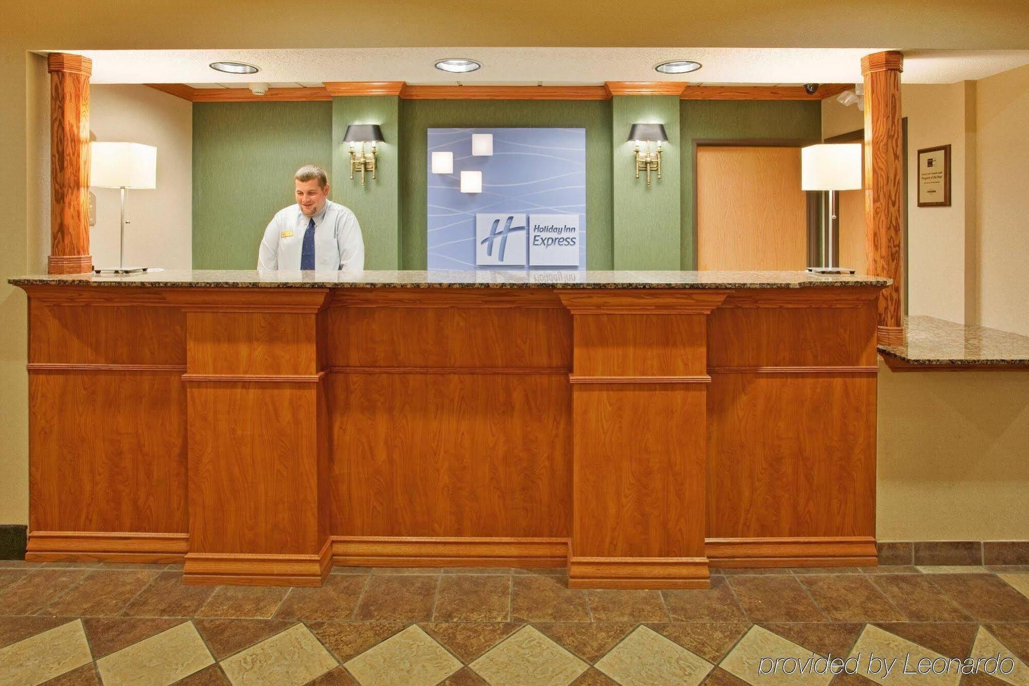 Holiday Inn Express Hotel & Suites Columbus By Ihg Exteriör bild